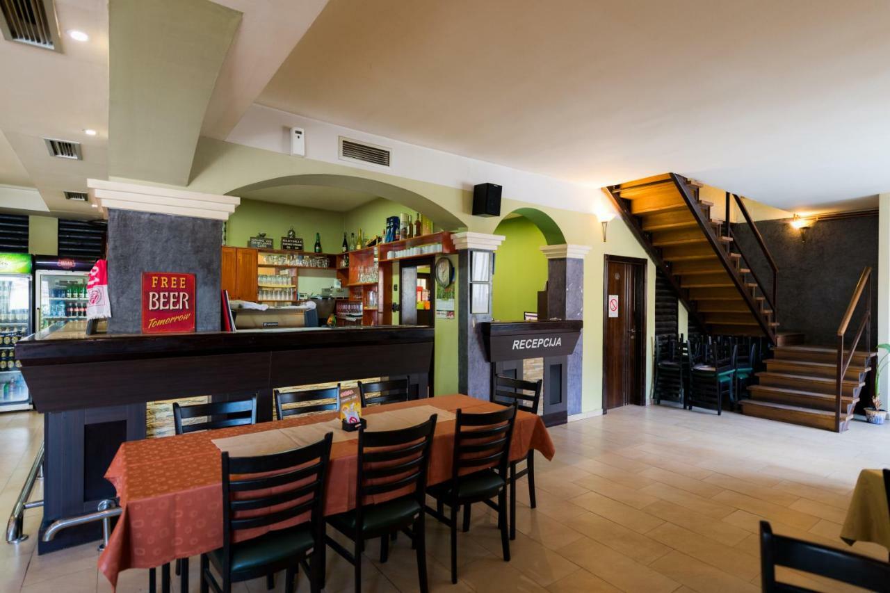 Rooms Gat Subotica Bagian luar foto